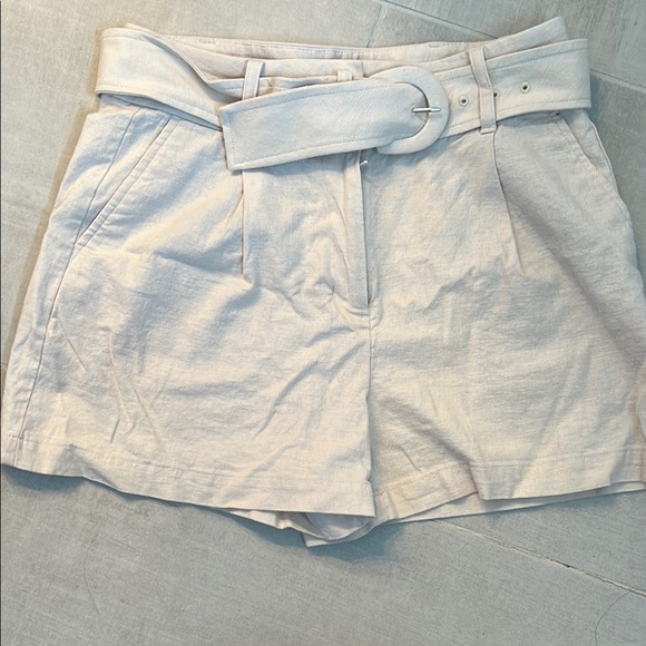 Women's Linen Belted Shorts - Picture 1 of 4